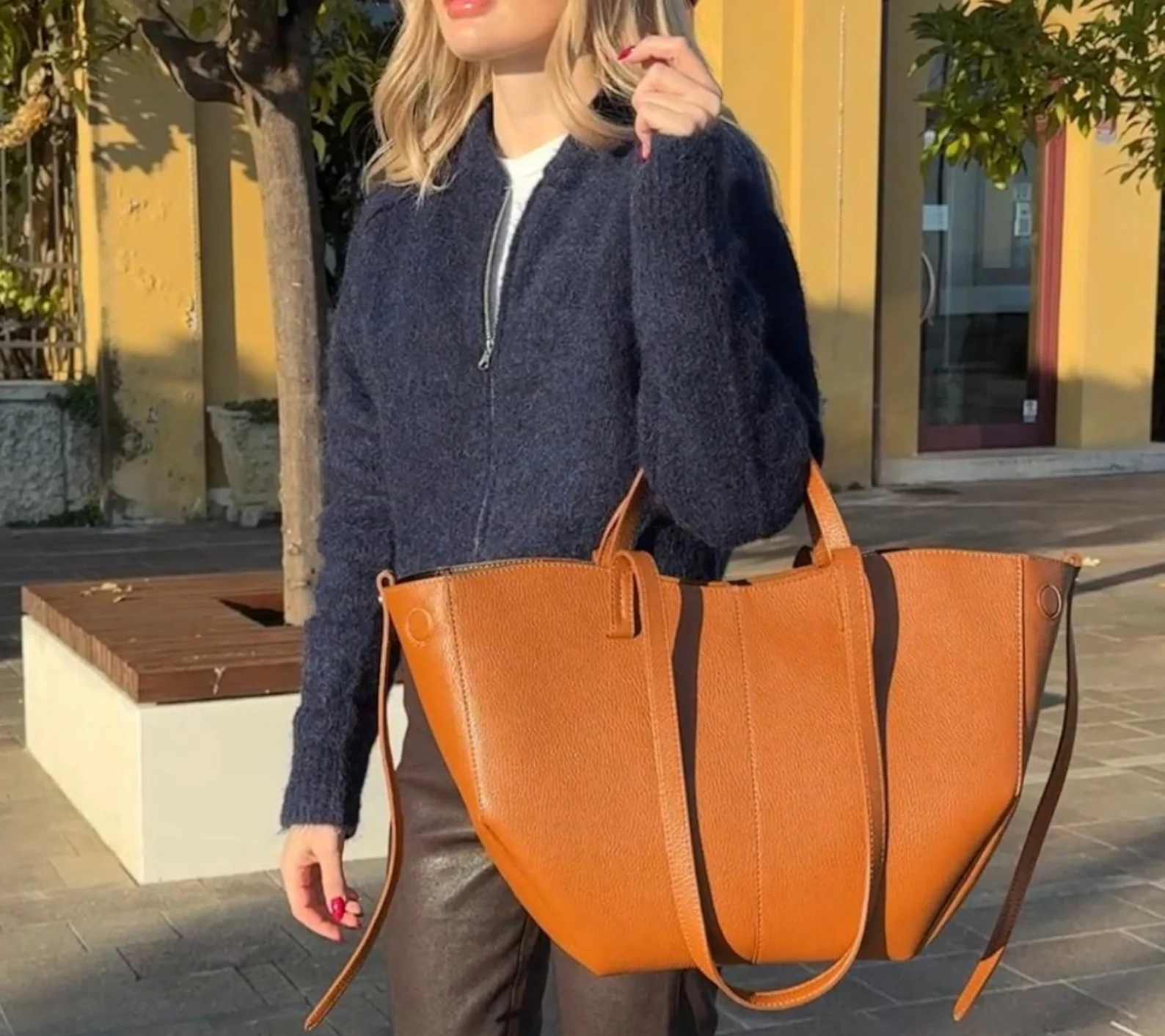 Pebble Leather Trapezoid Tote Bag With Detachable Zipper Clutch