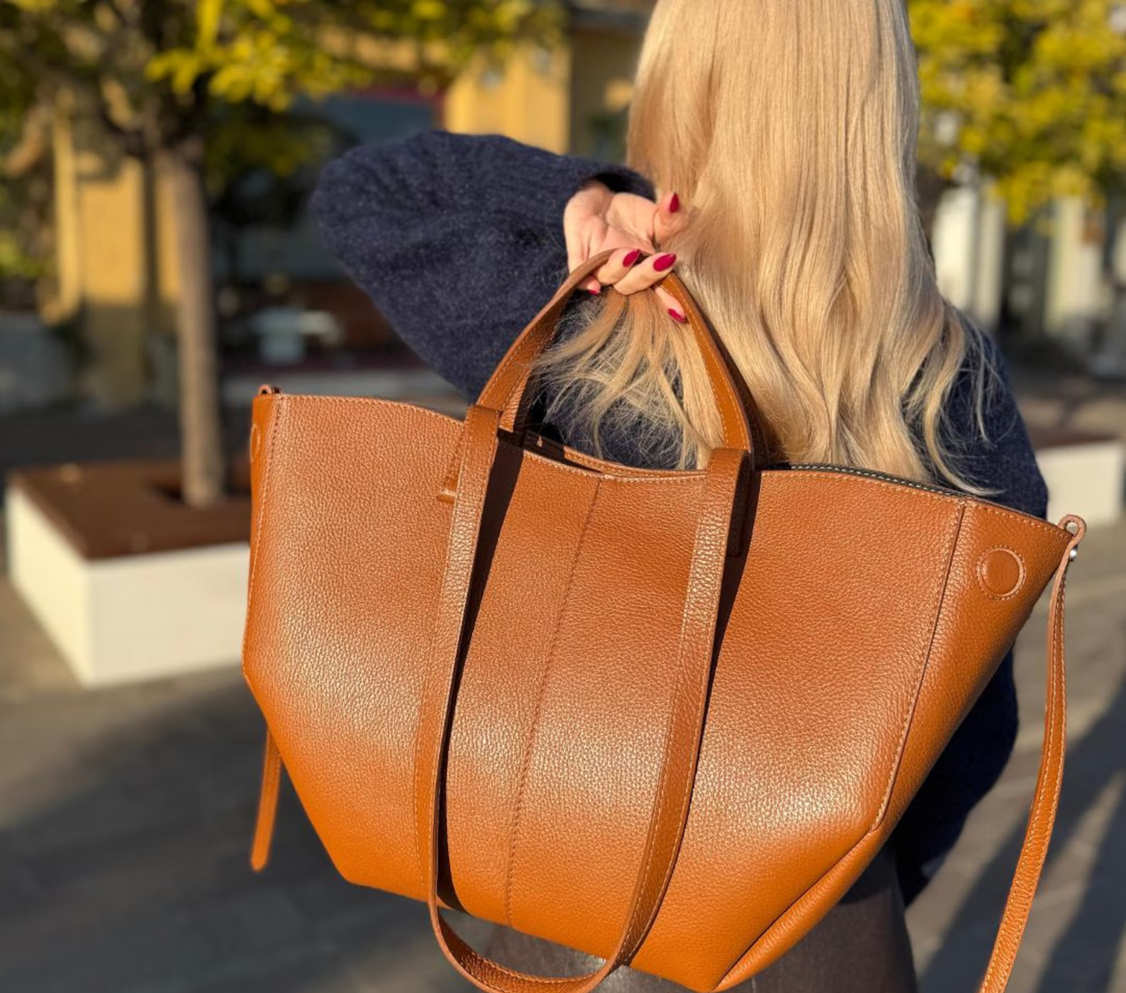 Pebble Leather Trapezoid Tote Bag With Detachable Zipper Clutch