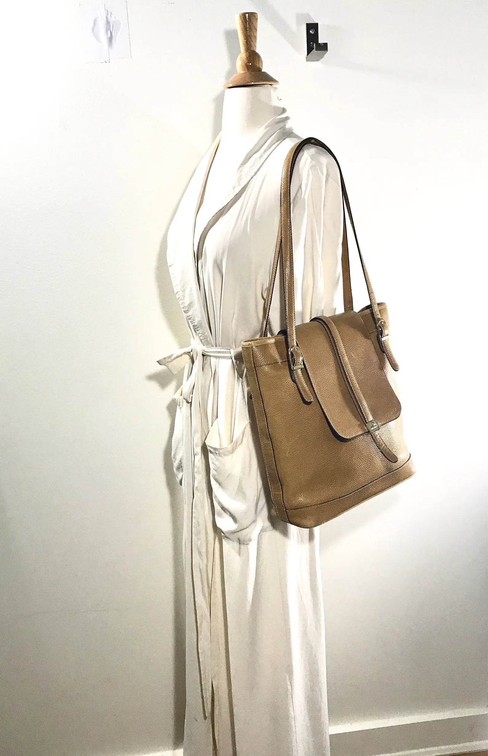 Vintage Tan Pebble Leather Adjustable Strap Flap Bucket Tote Bag
