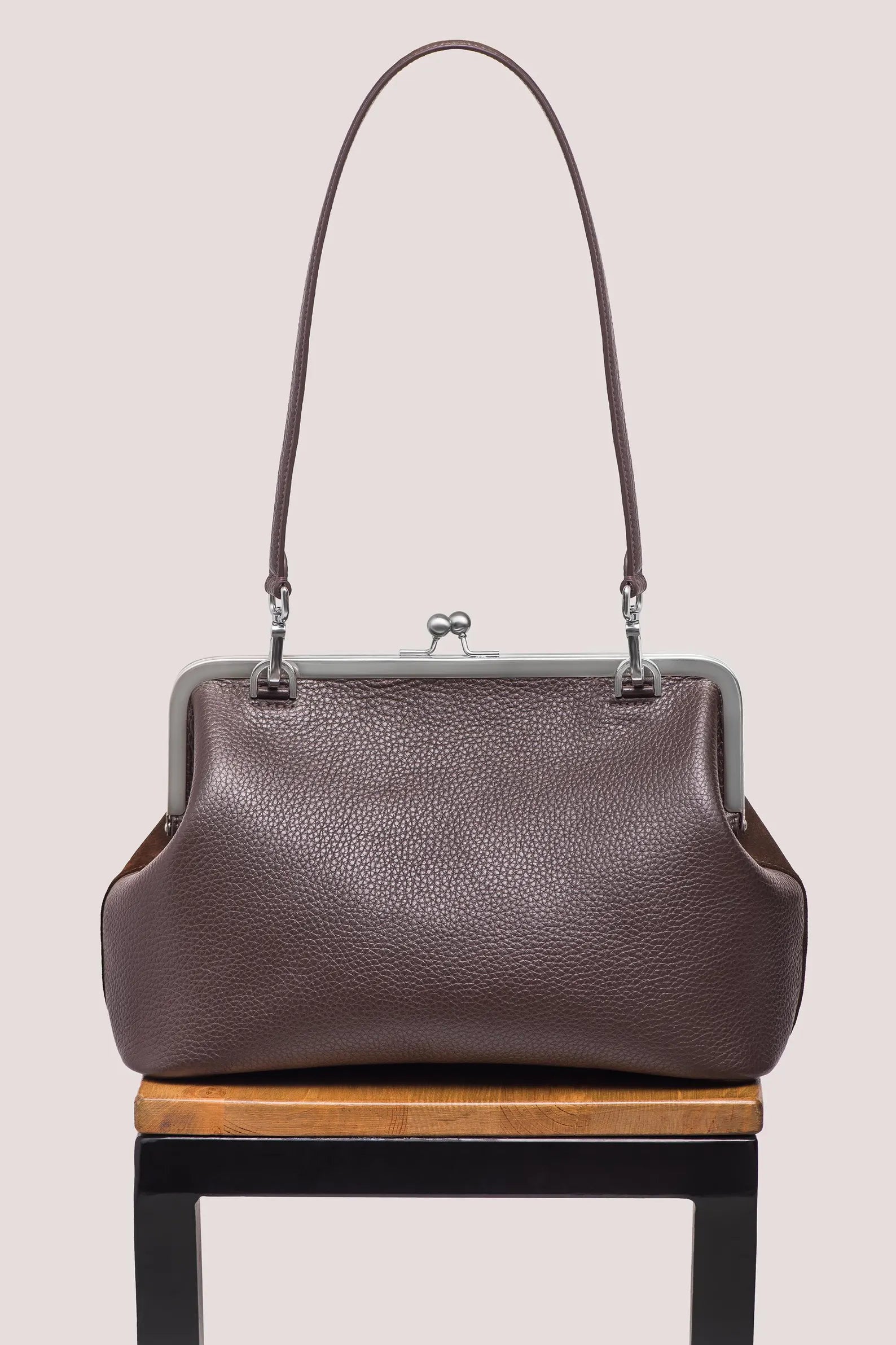 Minimalist Dark Pebble Leather Kiss Lock Frame Shoulder Clutch Bag